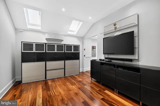 $1,600,000 | 128 Rees Place, Falls Church, VA 22046