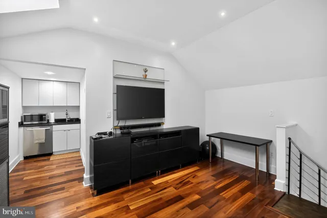 $1,600,000 | 128 Rees Place, Falls Church, VA 22046