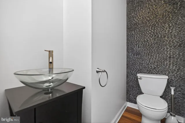 $1,600,000 | 128 Rees Place, Falls Church, VA 22046