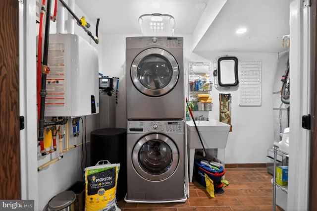 $1,600,000 | 128 Rees Place, Falls Church, VA 22046