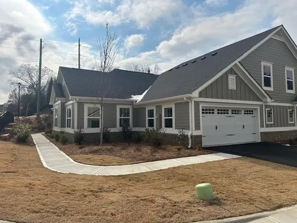 a view of a house with backyard