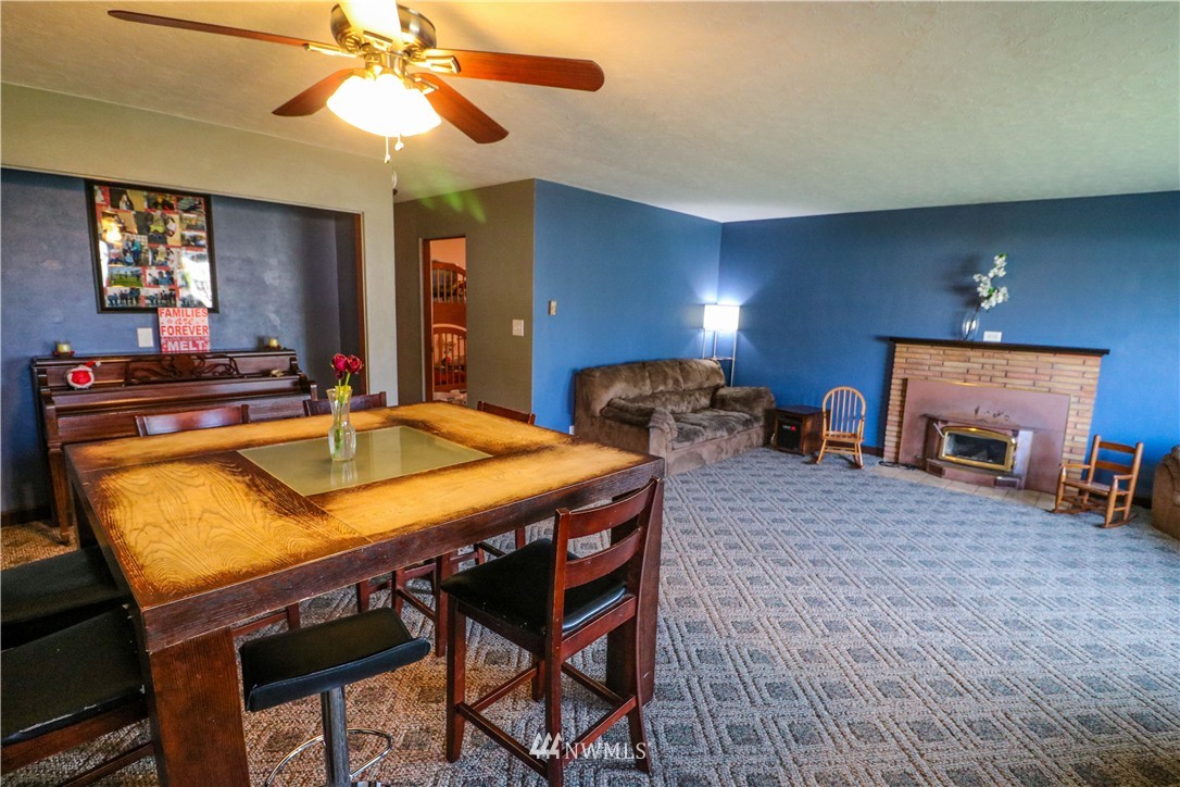 3043 Maple Street Longview, WA 98632 - Photo 3 of 16 Gallery Image 3