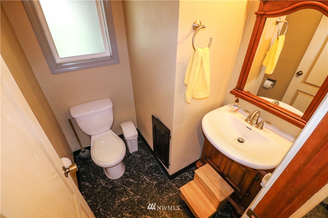 3043 Maple Street Longview, WA 98632 - Photo 5 of 16 Gallery Image 5