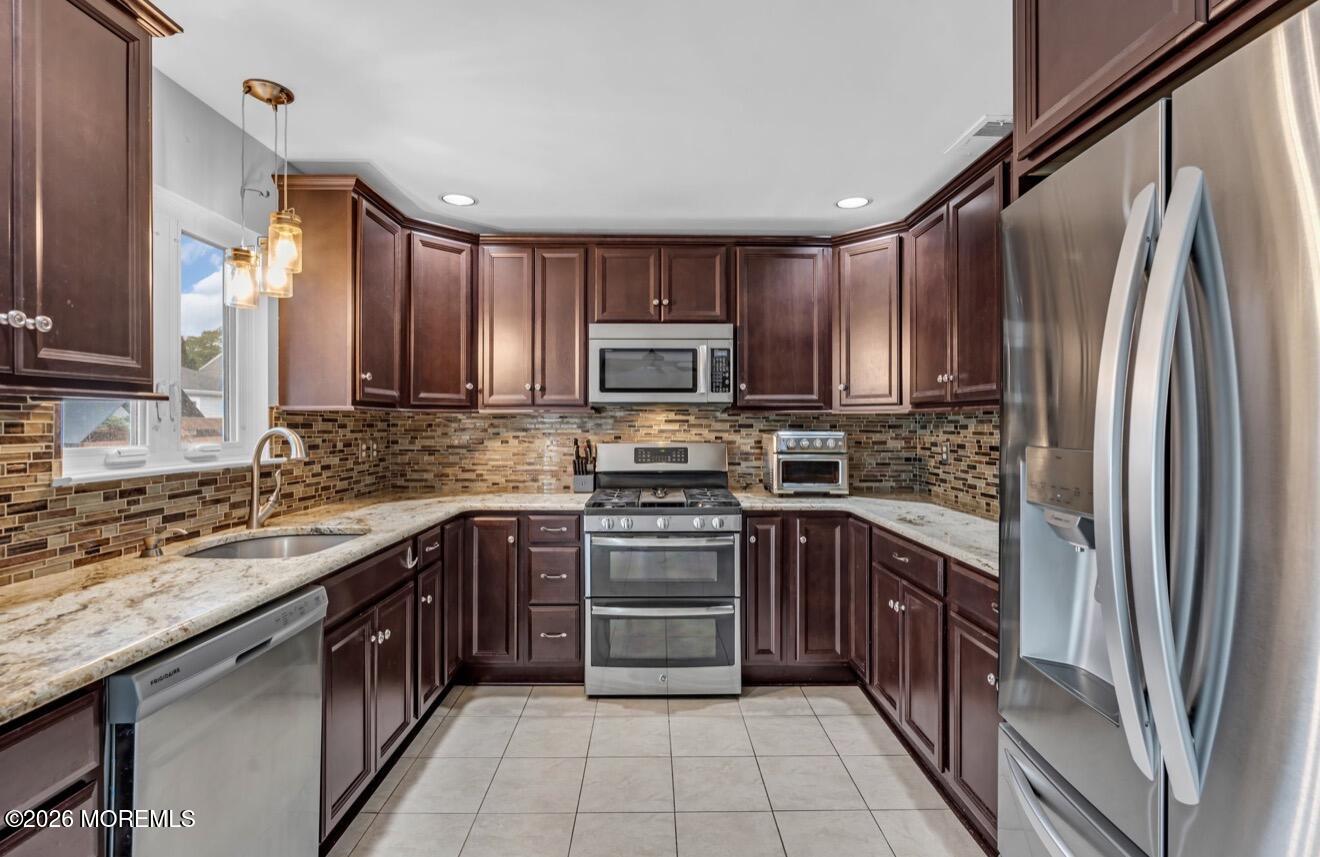 9 Jennifer Drive Howell, NJ 07731 - Photo 17 of 66 Kitchen