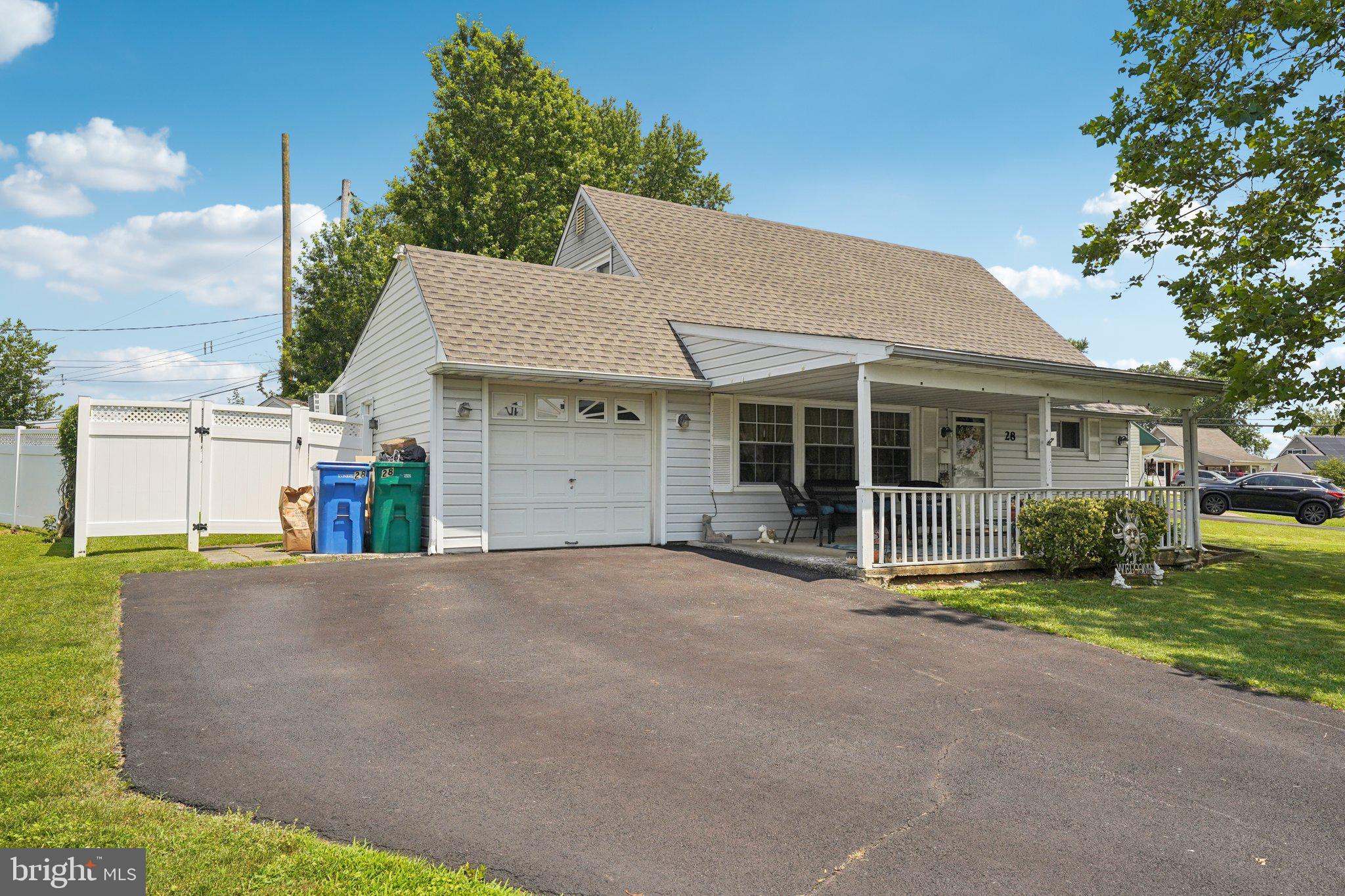 28 Indian Red Road Levittown, PA 19057 - Photo 1 of 36 Gallery Image 1