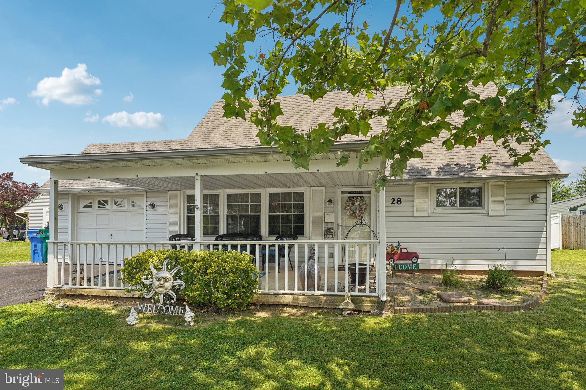 28 Indian Red Road Levittown, PA 19057 - Photo 2 of 36 Gallery Image 2