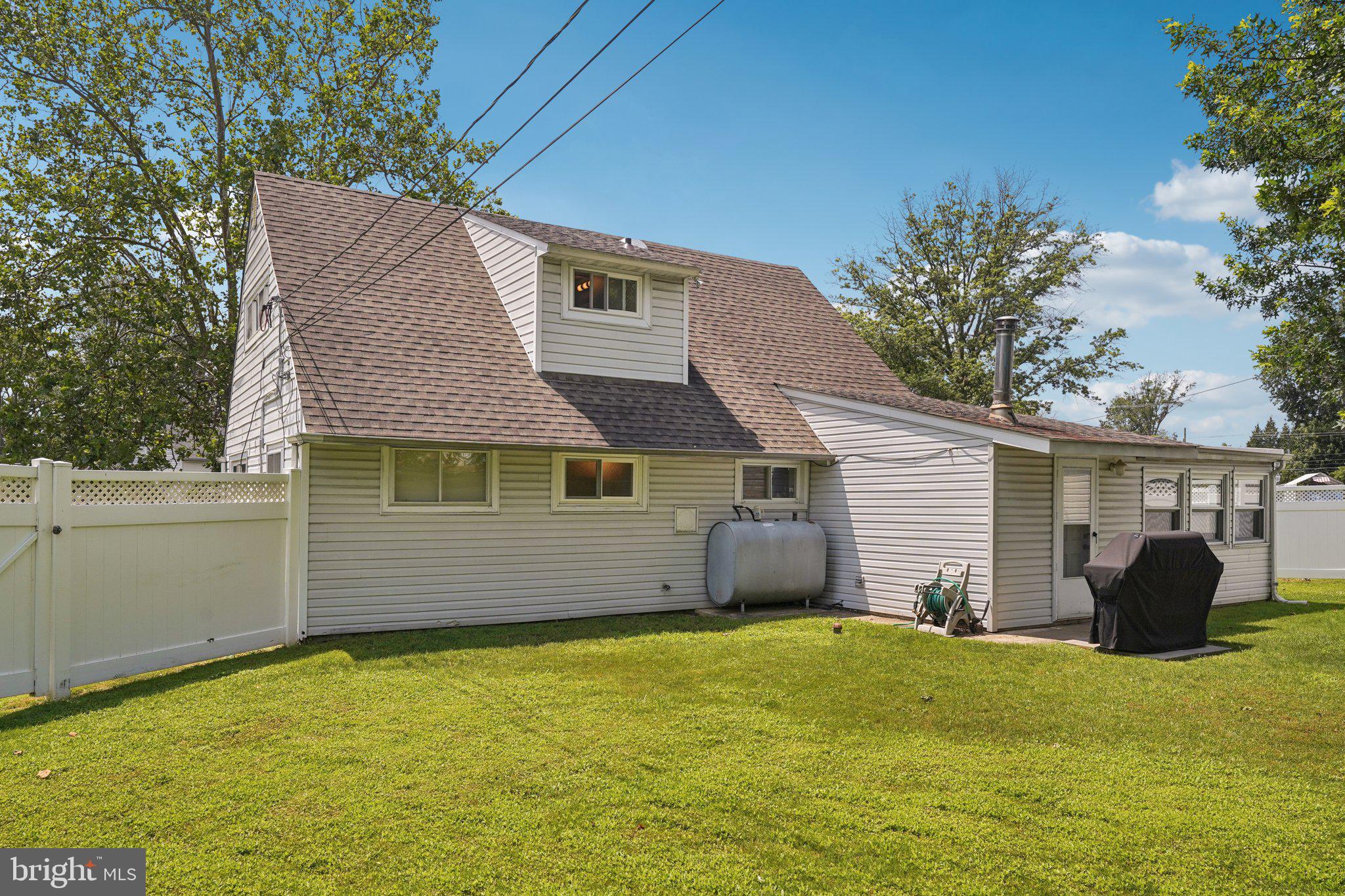 28 Indian Red Road Levittown, PA 19057 - Photo 33 of 36 Gallery Image 33