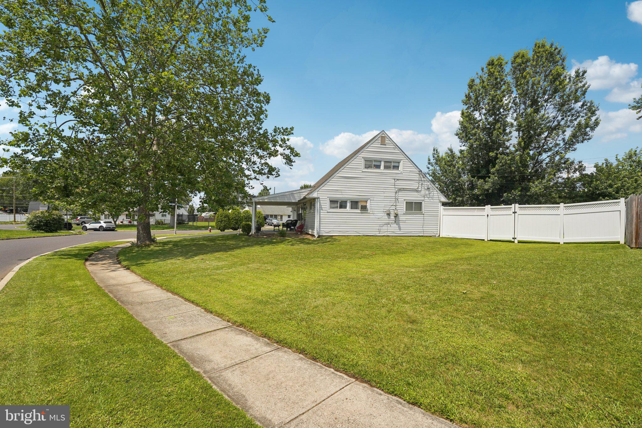 28 Indian Red Road Levittown, PA 19057 - Photo 5 of 36 Gallery Image 5