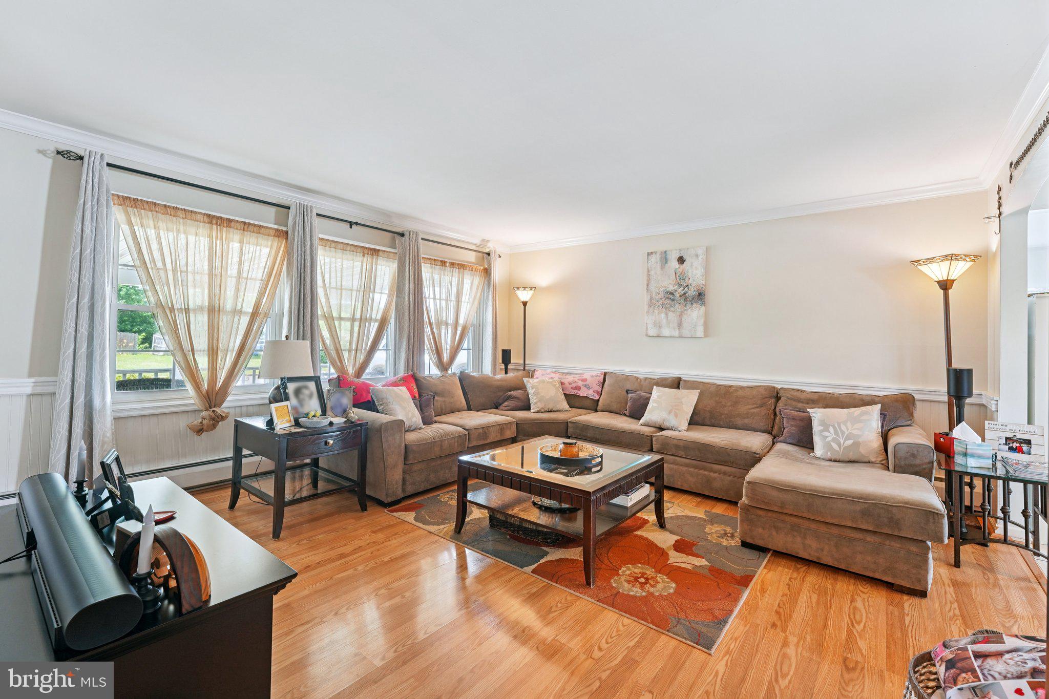 28 Indian Red Road Levittown, PA 19057 - Photo 8 of 36 Gallery Image 8