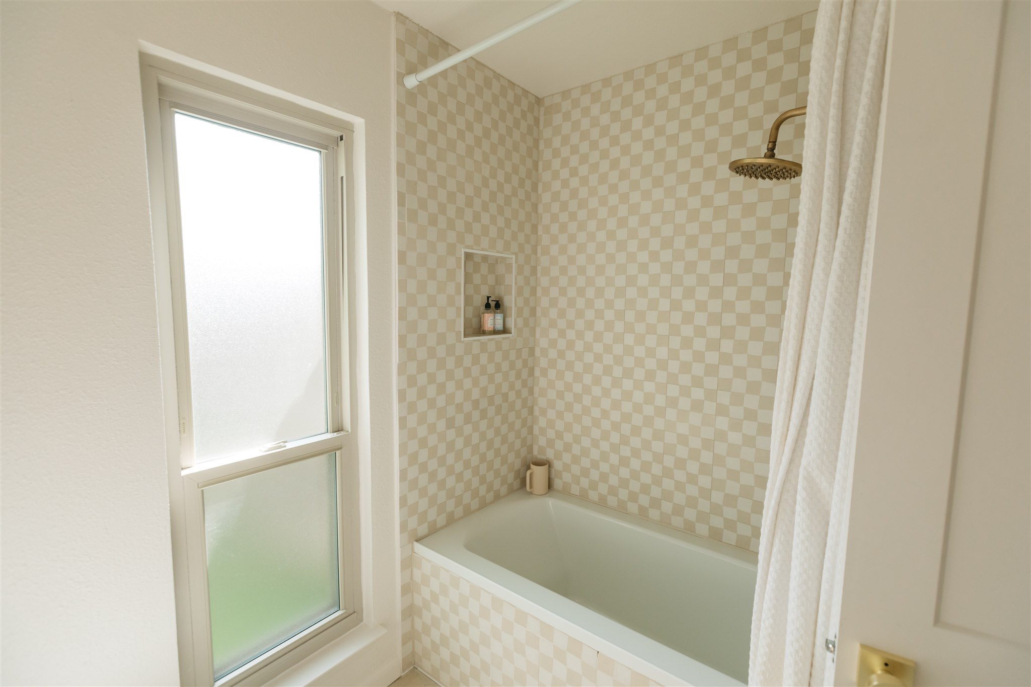 506 Central Drive Georgetown, TX 78628 - Photo 23 of 29 a bathroom with a bathtub