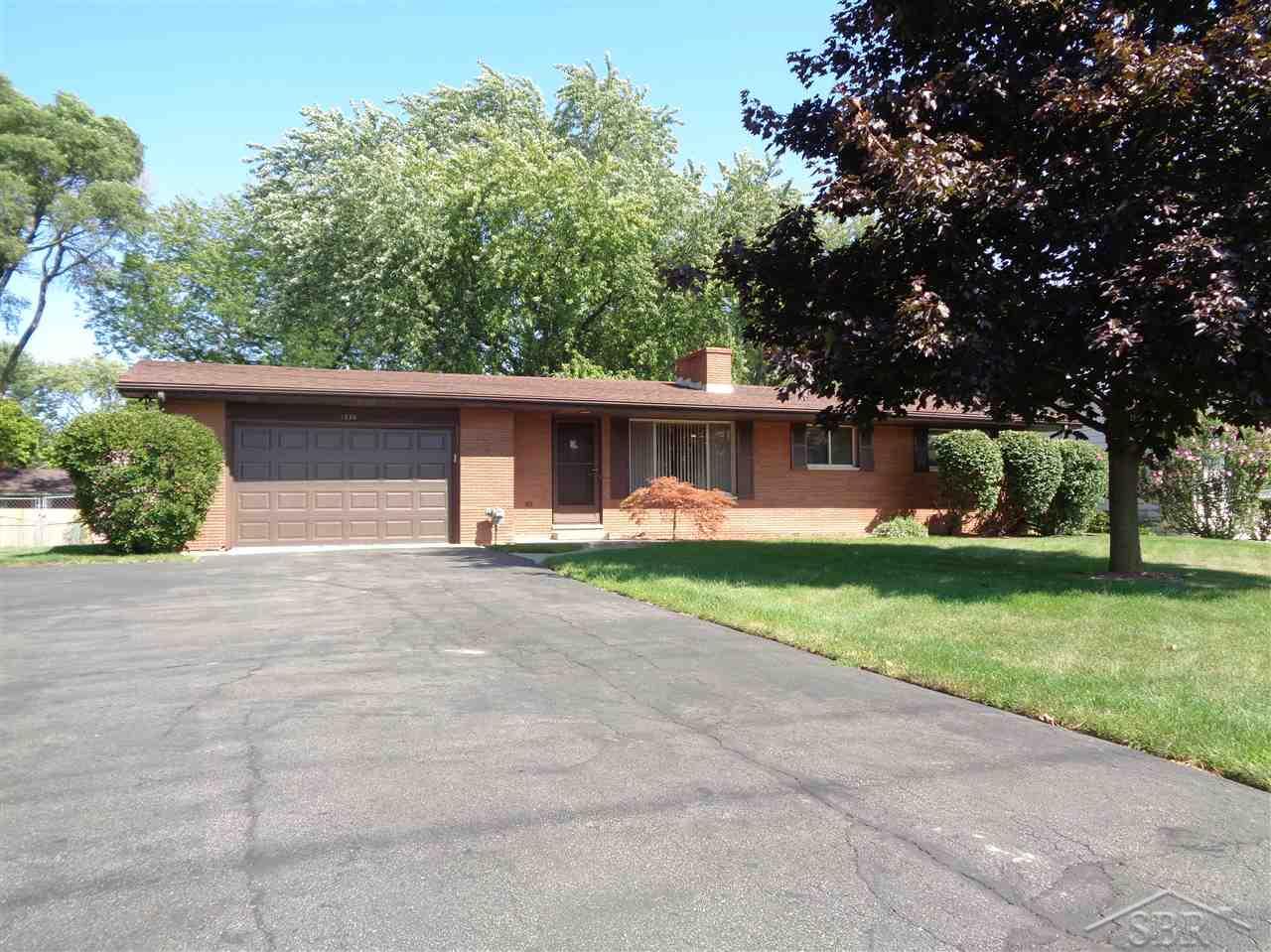 1376 North Center Road Saginaw, MI 48638 - Photo 1 of 31 50020390.JPG