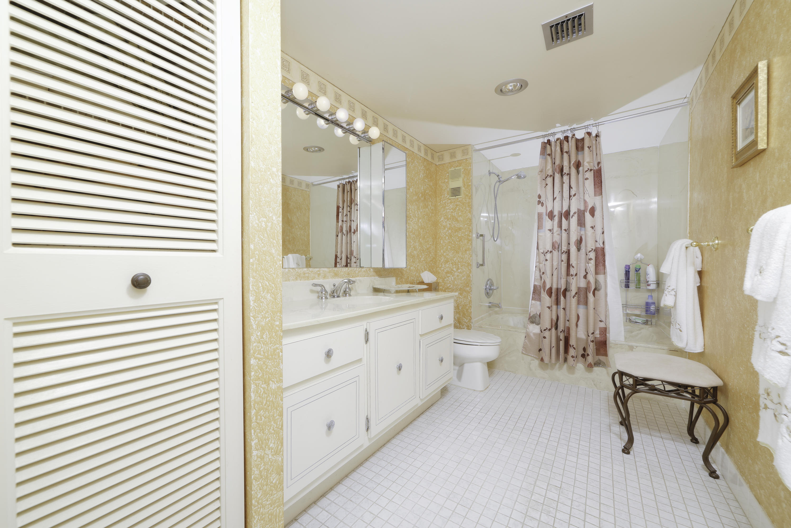 6300 Northwest 2nd Avenue, Unit 308 Boca Raton, FL 33487 - Photo 15 of 38 Master Bathroom