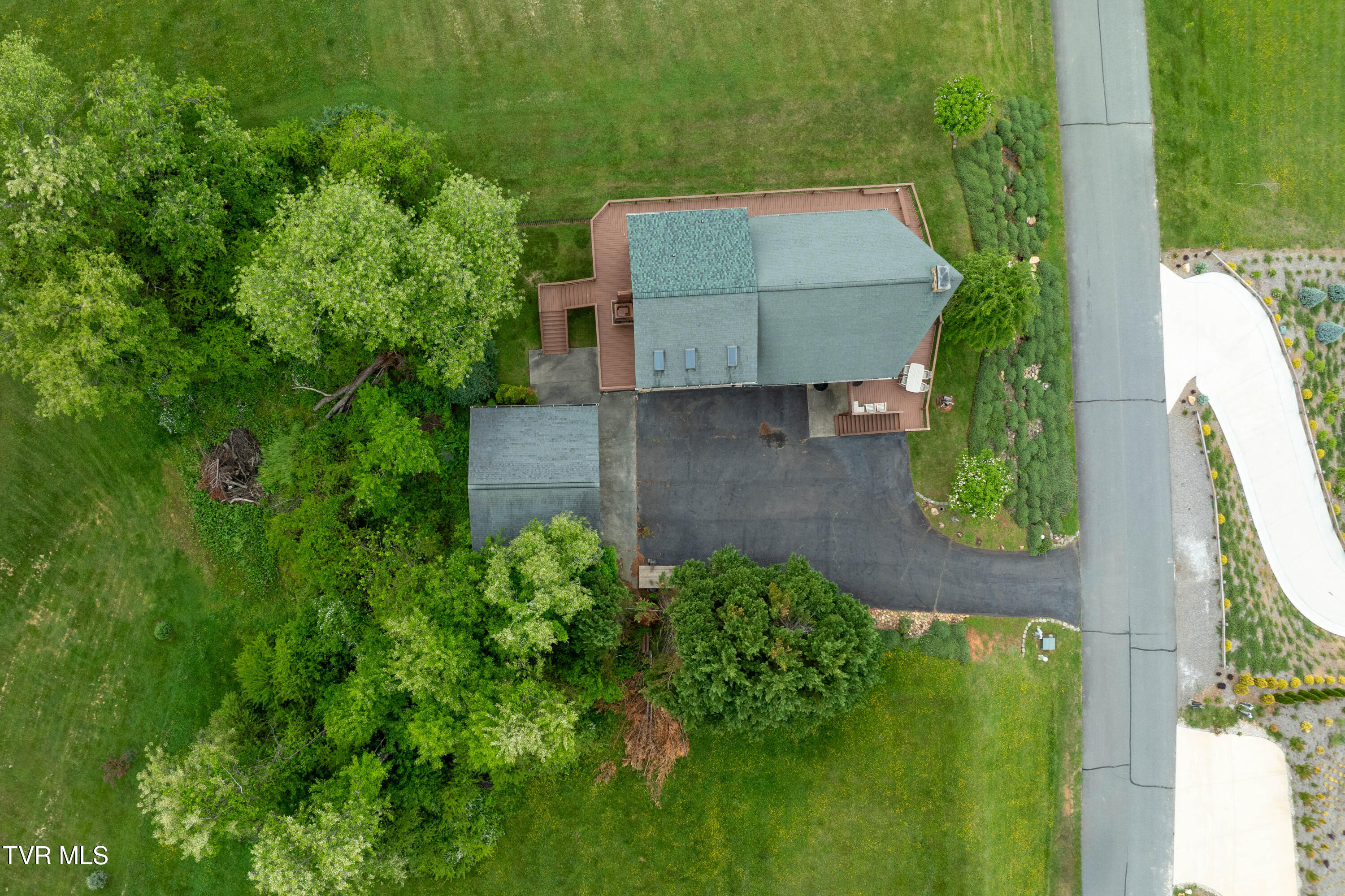 589 Harbor Point Road Butler, TN 37640 - Photo 32 of 64 598 Harbor Point Rd (2 of 89)