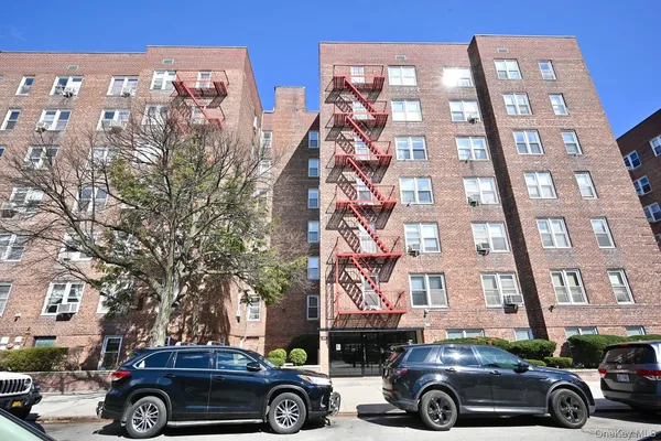 $279,000 | 33-25 90th Street, Unit 5D | Jackson Heights