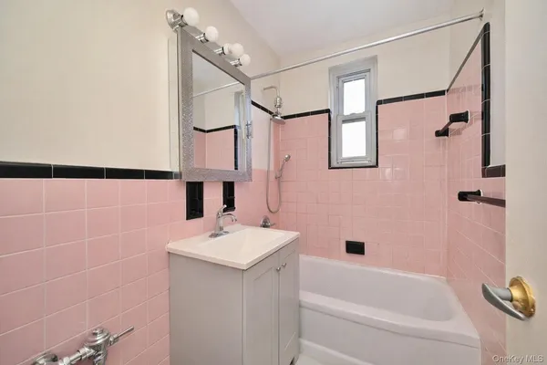 $279,000 | 33-25 90th Street, Unit 5D | Jackson Heights