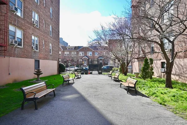 $279,000 | 33-25 90th Street, Unit 5D | Jackson Heights