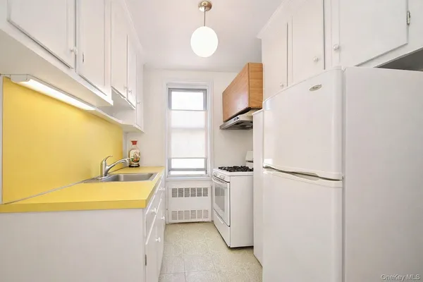 $279,000 | 33-25 90th Street, Unit 5D | Jackson Heights