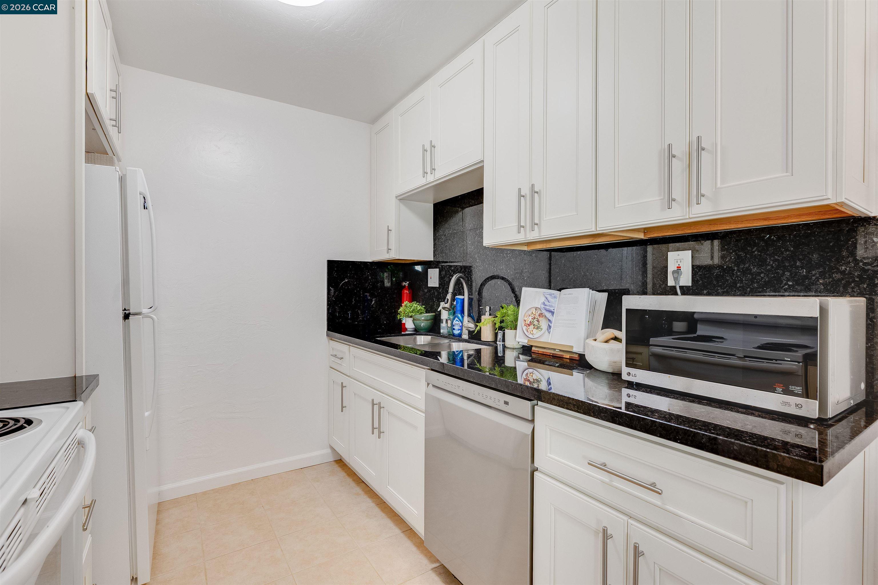 2724 Oak Road, Unit 86 Walnut Creek, CA 94597 - Photo 23 of 53