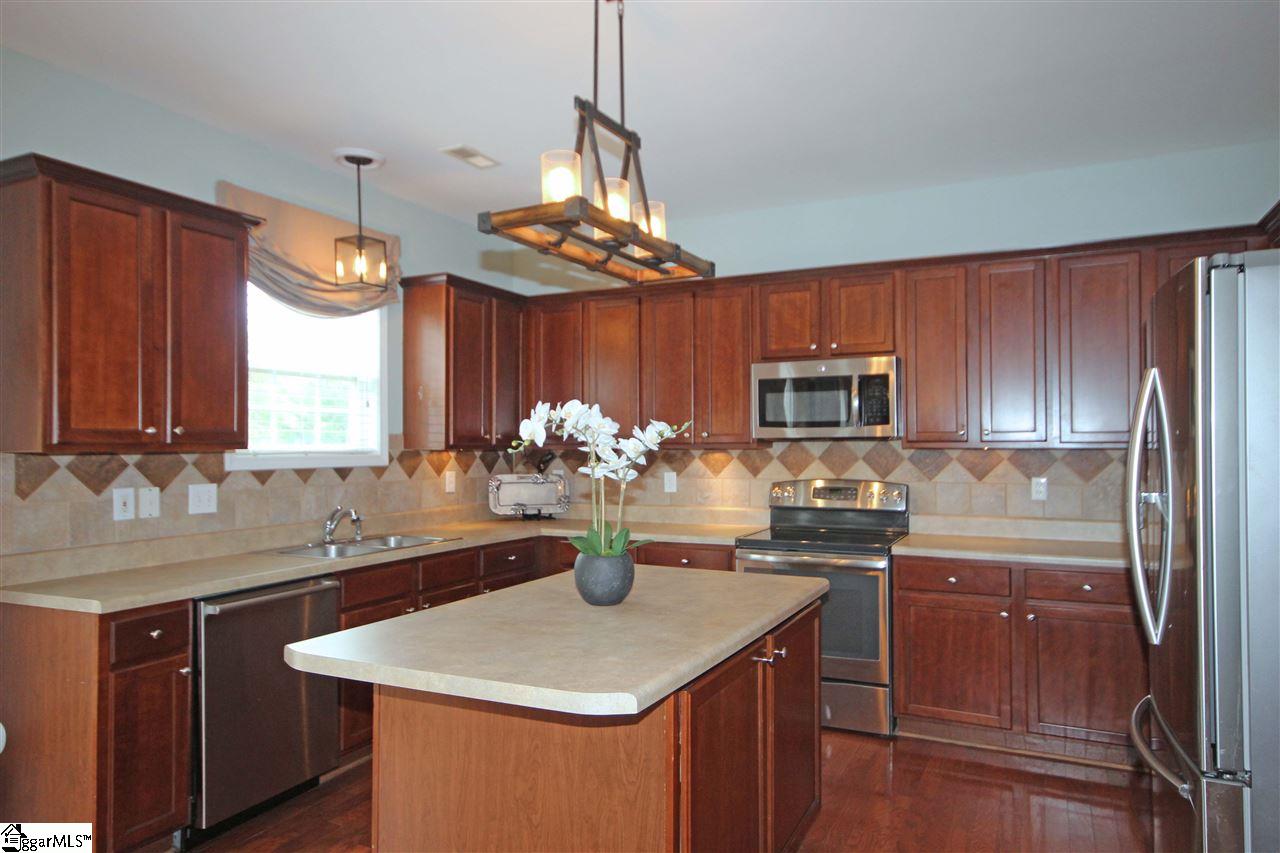 2 Woodsmoke Court Greenville, SC 29607 - Photo 7 of 27 Gallery Image 7