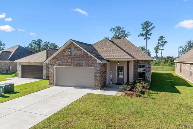 $259,900 | 23181 Harlington Drive, Denham Springs, LA 70726