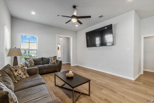 $259,900 | 23181 Harlington Drive, Denham Springs, LA 70726