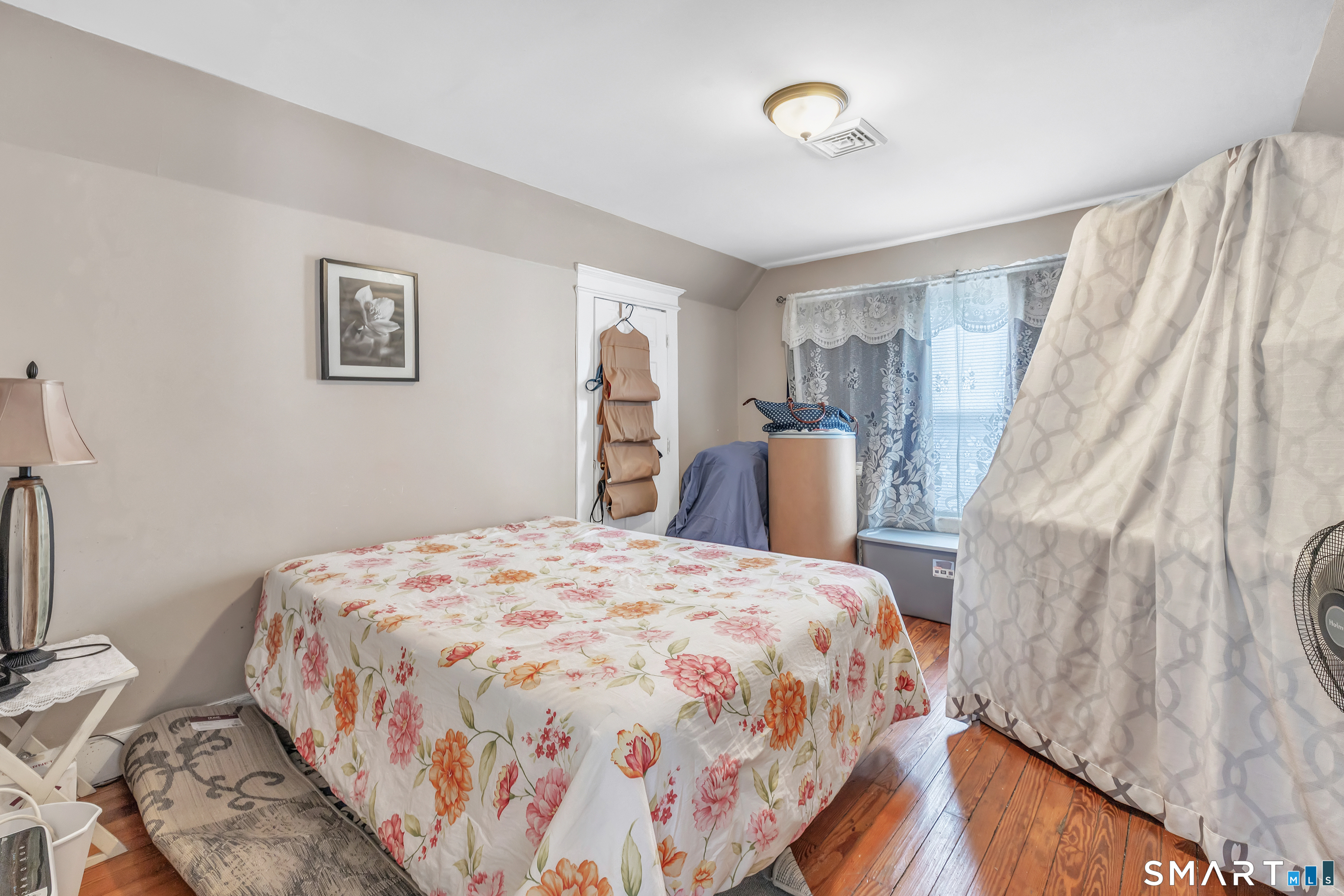 189 Wells Street Bridgeport, CT 06606 - Photo 24 of 40 3rd Floor - Offers 946 sq ft -Bedroom - offers Hardwood Floors