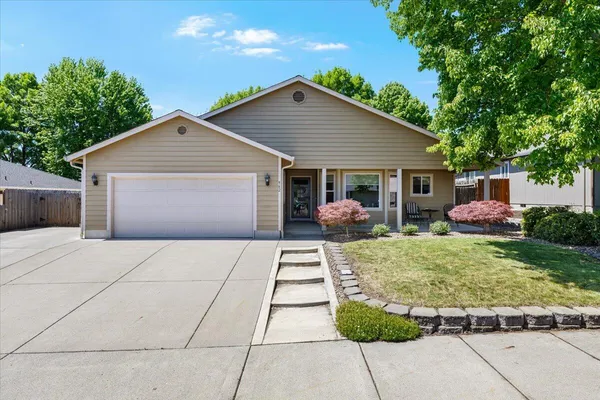 $450,000 | 962 Ridgeview Drive, Eagle Point, OR 97524