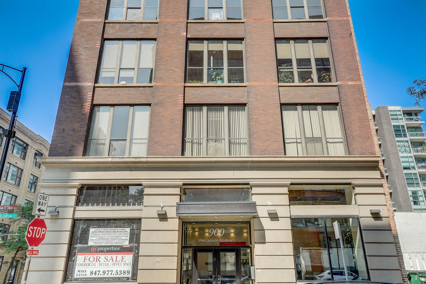 900 West Jackson Boulevard, Unit 7W Chicago, IL 60607 - Photo 1 of 1 front view of a building