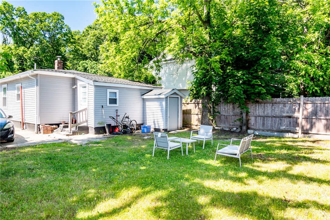 33 Ridge Street Cranston, RI 02920 - Photo 3 of 23