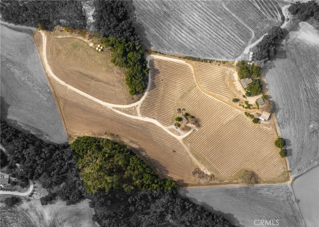 115 Booker Road Templeton, CA 93465 - Photo 72 of 76 a bathroom with a bathtub