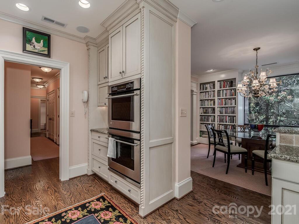 914 Cherokee Road Charlotte, NC 28207 - Photo 1 of 21 Gallery Image 1