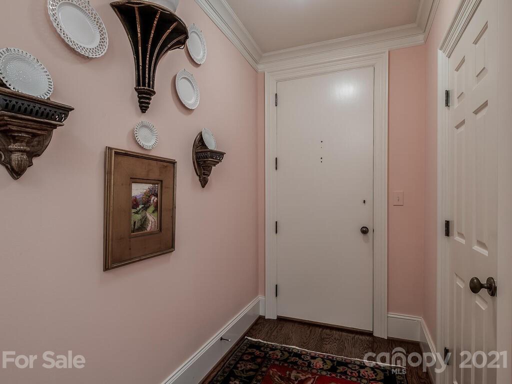 914 Cherokee Road Charlotte, NC 28207 - Photo 2 of 21 Gallery Image 2