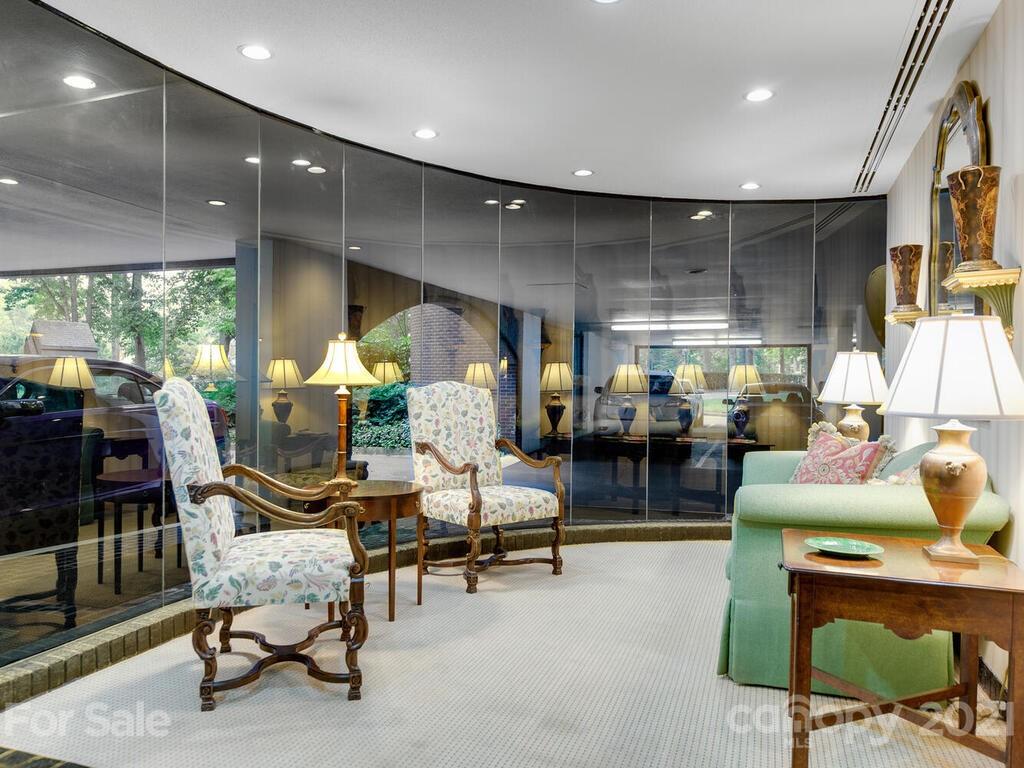 914 Cherokee Road Charlotte, NC 28207 - Photo 19 of 21 Gallery Image 19
