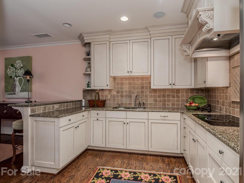 914 Cherokee Road Charlotte, NC 28207 - Photo 3 of 21 Gallery Image 3