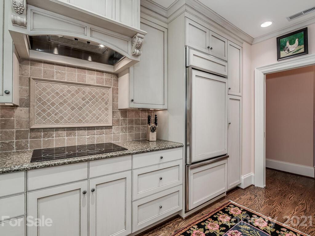 914 Cherokee Road Charlotte, NC 28207 - Photo 4 of 21 Gallery Image 4