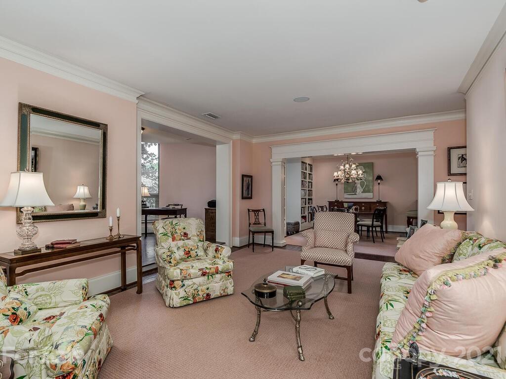 914 Cherokee Road Charlotte, NC 28207 - Photo 7 of 21 Gallery Image 7