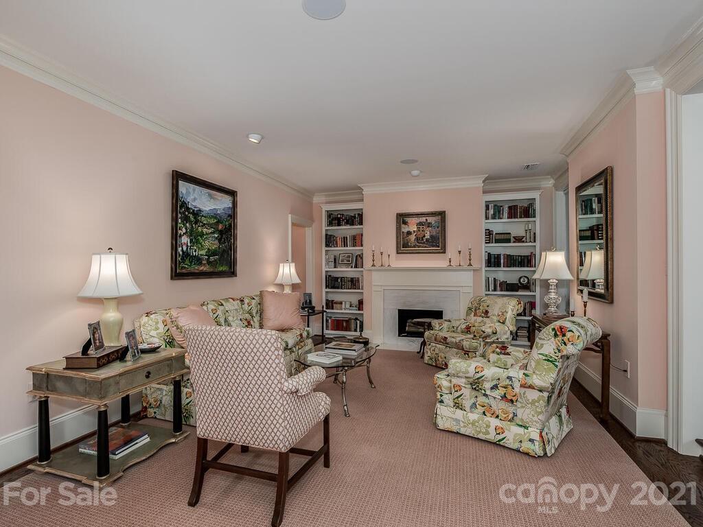 914 Cherokee Road Charlotte, NC 28207 - Photo 8 of 21 Gallery Image 8