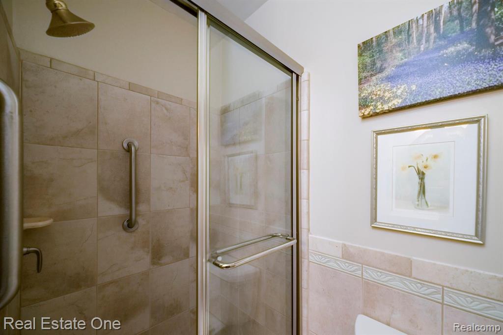 2229 Flanders Drive Rochester Hills, MI 48307 - Photo 18 of 34