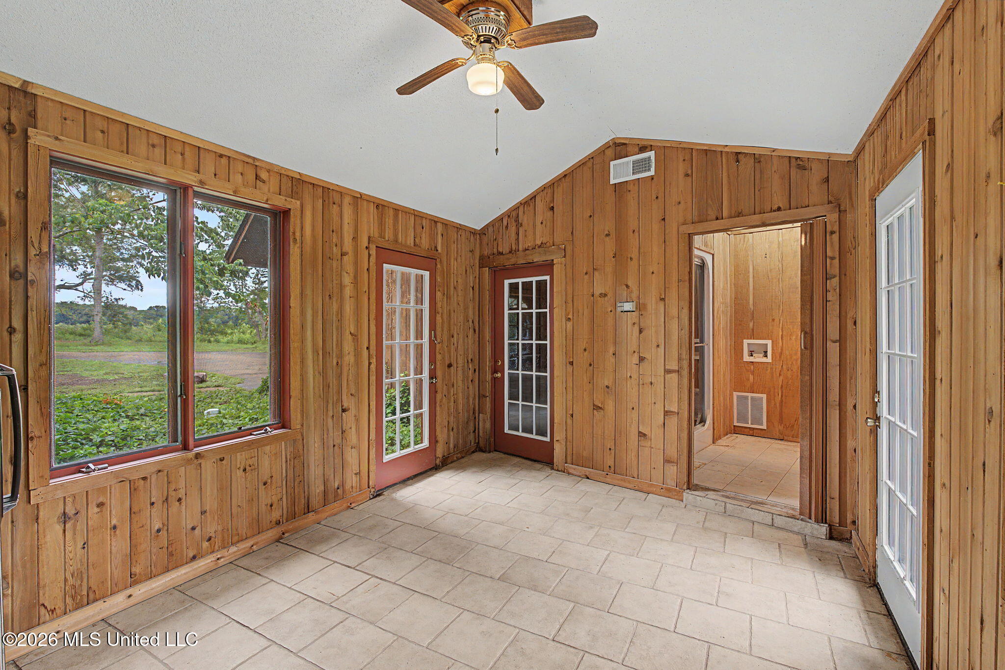 448 Oakley Road Senatobia, MS 38668 - Photo 28 of 61 Storage and living!
