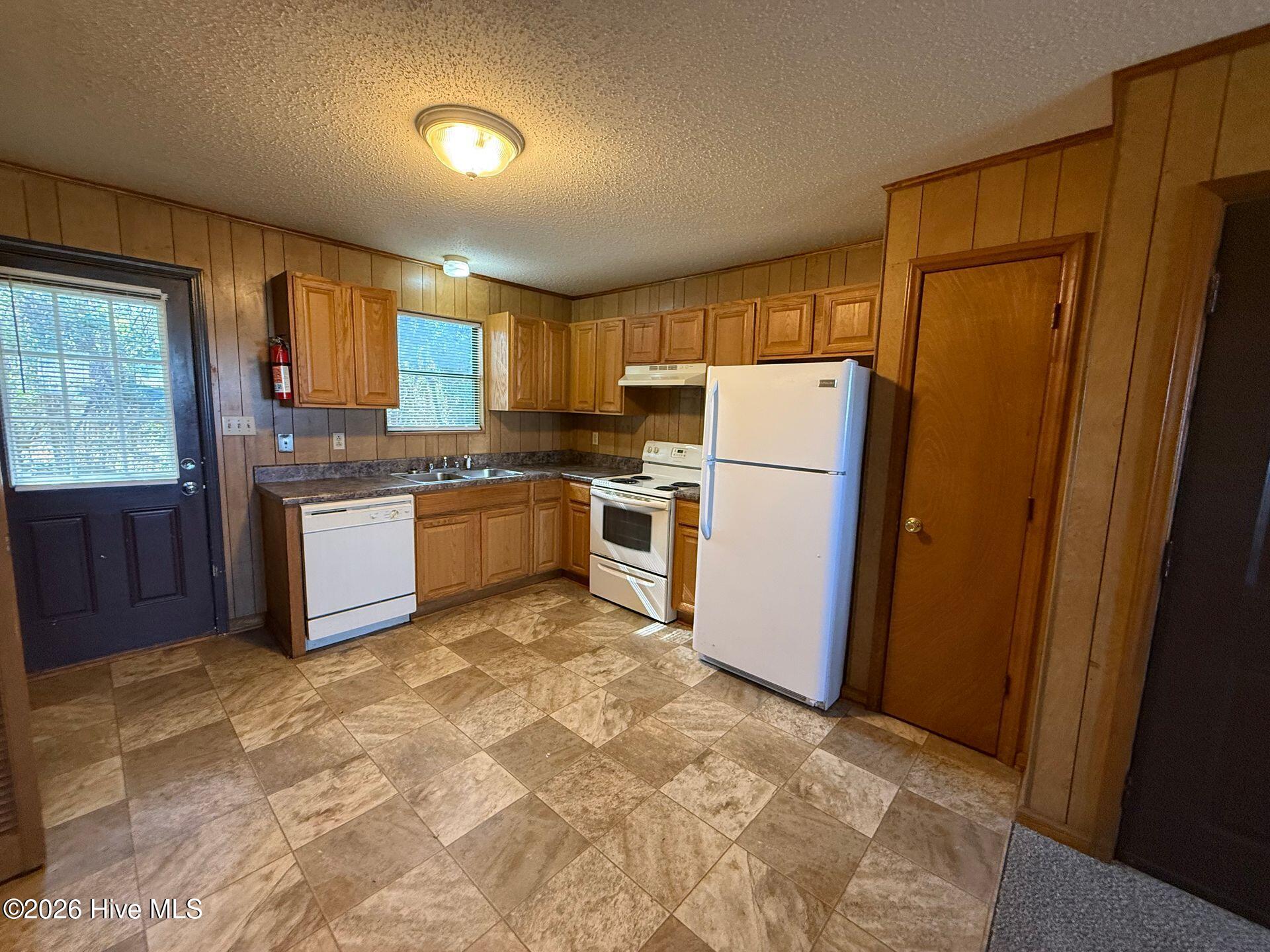2508 Commerce Road, Unit A Jacksonville, NC 28546 - Photo 3 of 6 kitchen