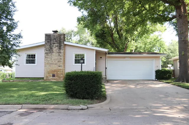 $169,500 | 1402 East 13th Avenue, Winfield, KS 67156