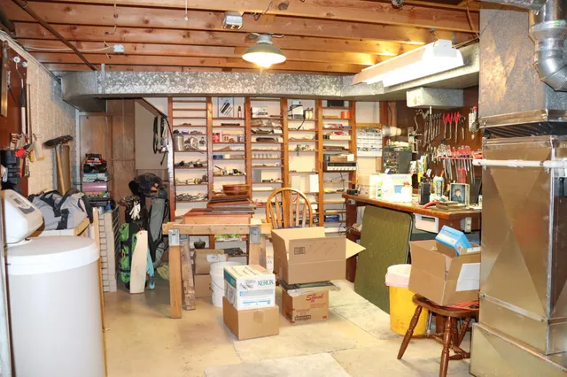 $169,500 | 1402 East 13th Avenue, Winfield, KS 67156