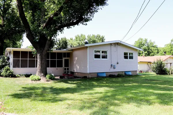 $169,500 | 1402 East 13th Avenue, Winfield, KS 67156