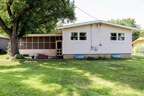 $169,500 | 1402 East 13th Avenue, Winfield, KS 67156