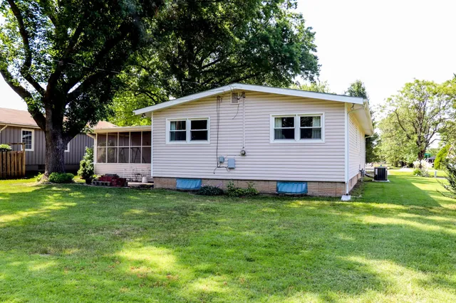 $169,500 | 1402 East 13th Avenue, Winfield, KS 67156