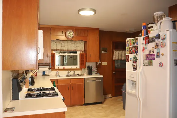 $169,500 | 1402 East 13th Avenue, Winfield, KS 67156