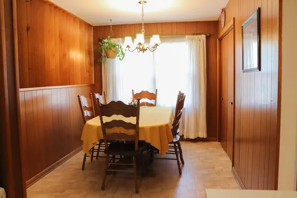 $169,500 | 1402 East 13th Avenue, Winfield, KS 67156