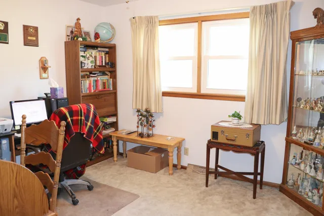 $169,500 | 1402 East 13th Avenue, Winfield, KS 67156