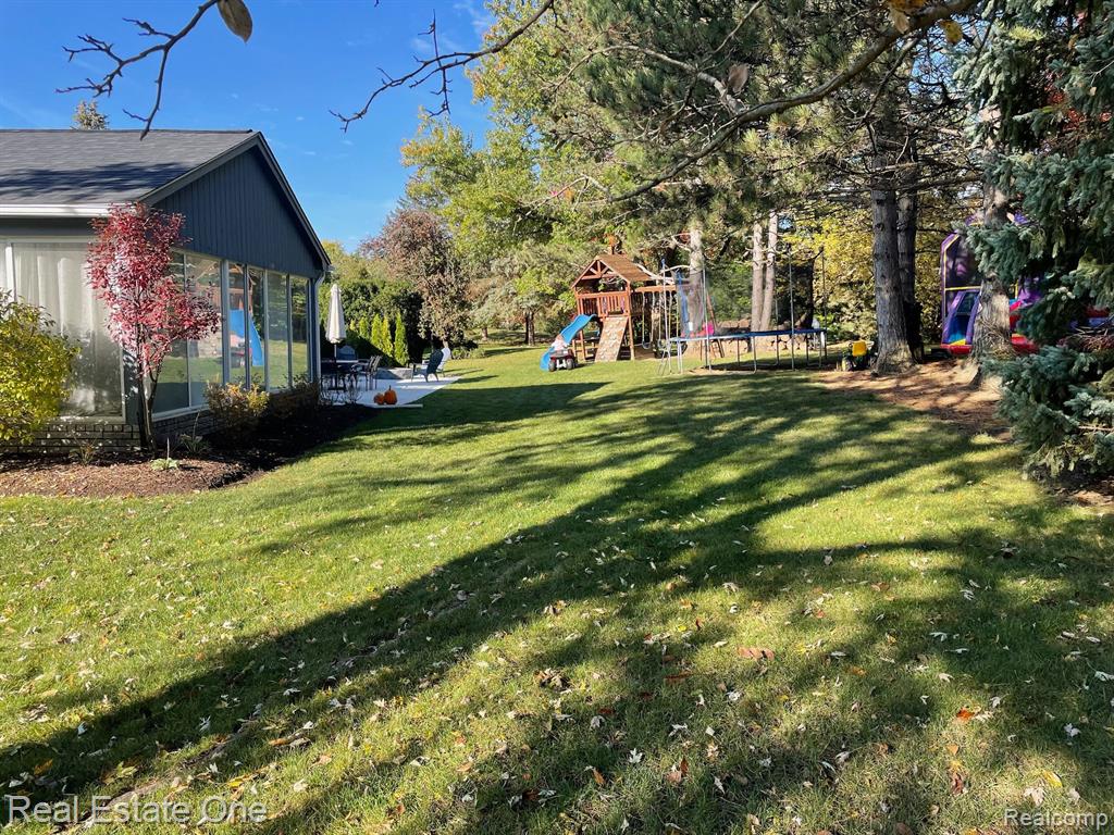 449 Silvervale Drive Rochester Hills, MI 48309 - Photo 25 of 34