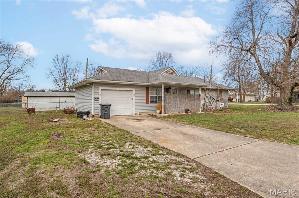 415 Walnut Street Hawk Point, MO 63349 - Photo 2 of 18